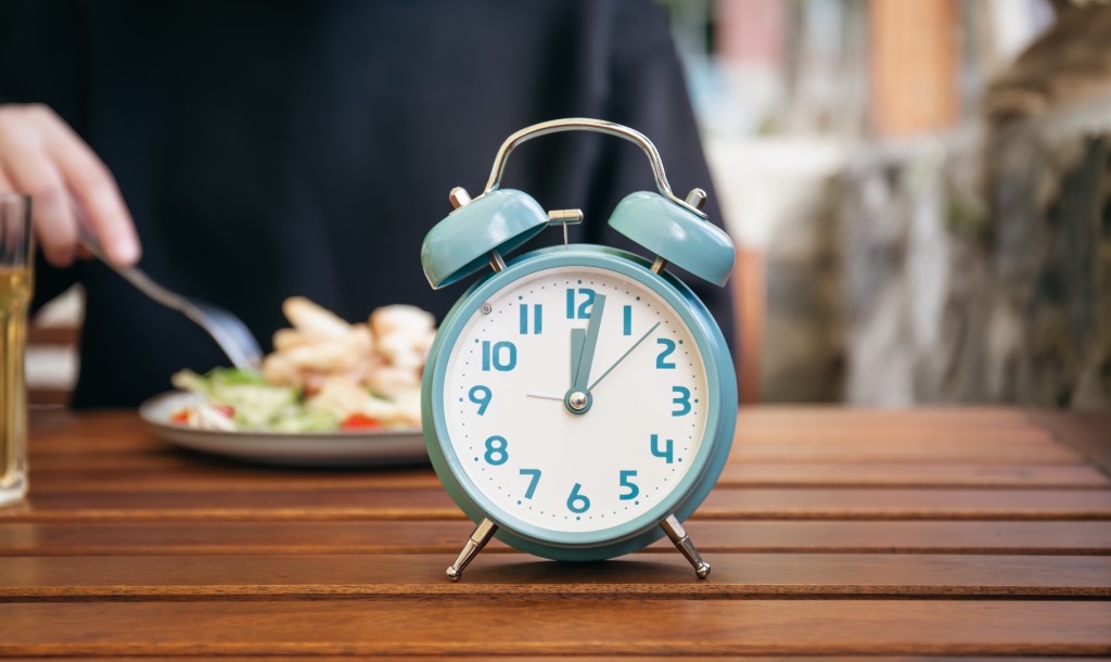 closeup-alarm-clock-blurred-food-background.jpg